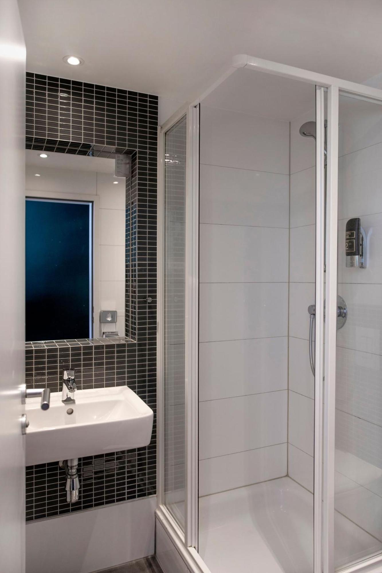Lyvinn Hotel Frankfurt Francfort-sur-le-Main Extérieur photo